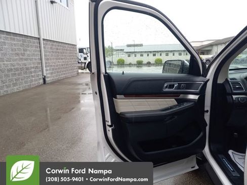 Used 2018 Ford Explorer Platinum image 10