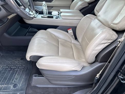 Used 2022 Lincoln Navigator Reserve AWD/4WD image 15