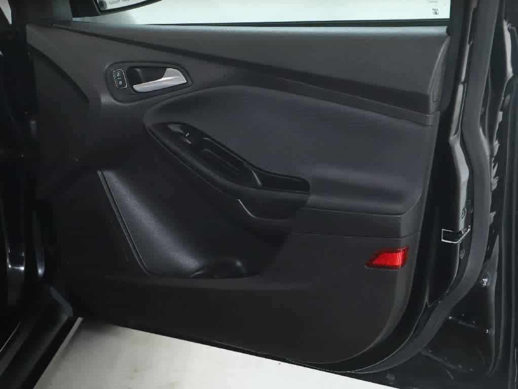 Used 2017 Ford Focus SE FWD image 30