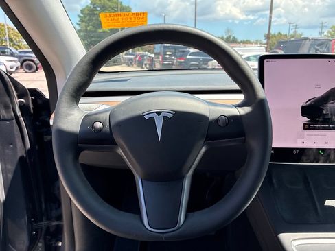 Used 2023 Tesla Model Y Long Range AWD/4WD image 16
