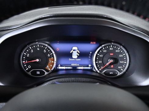 Used 2019 Jeep Renegade Trailhawk AWD/4WD image 14