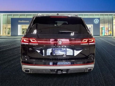 Used 2025 Volkswagen Atlas Peak Edition SE AWD/4WD image 5