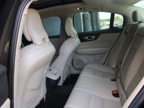 Used 2020 Volvo S60 T6 Momentum AWD/4WD image 10
