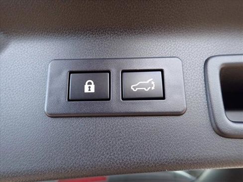 Certified 2025 Subaru Forester Premium AWD/4WD image 9
