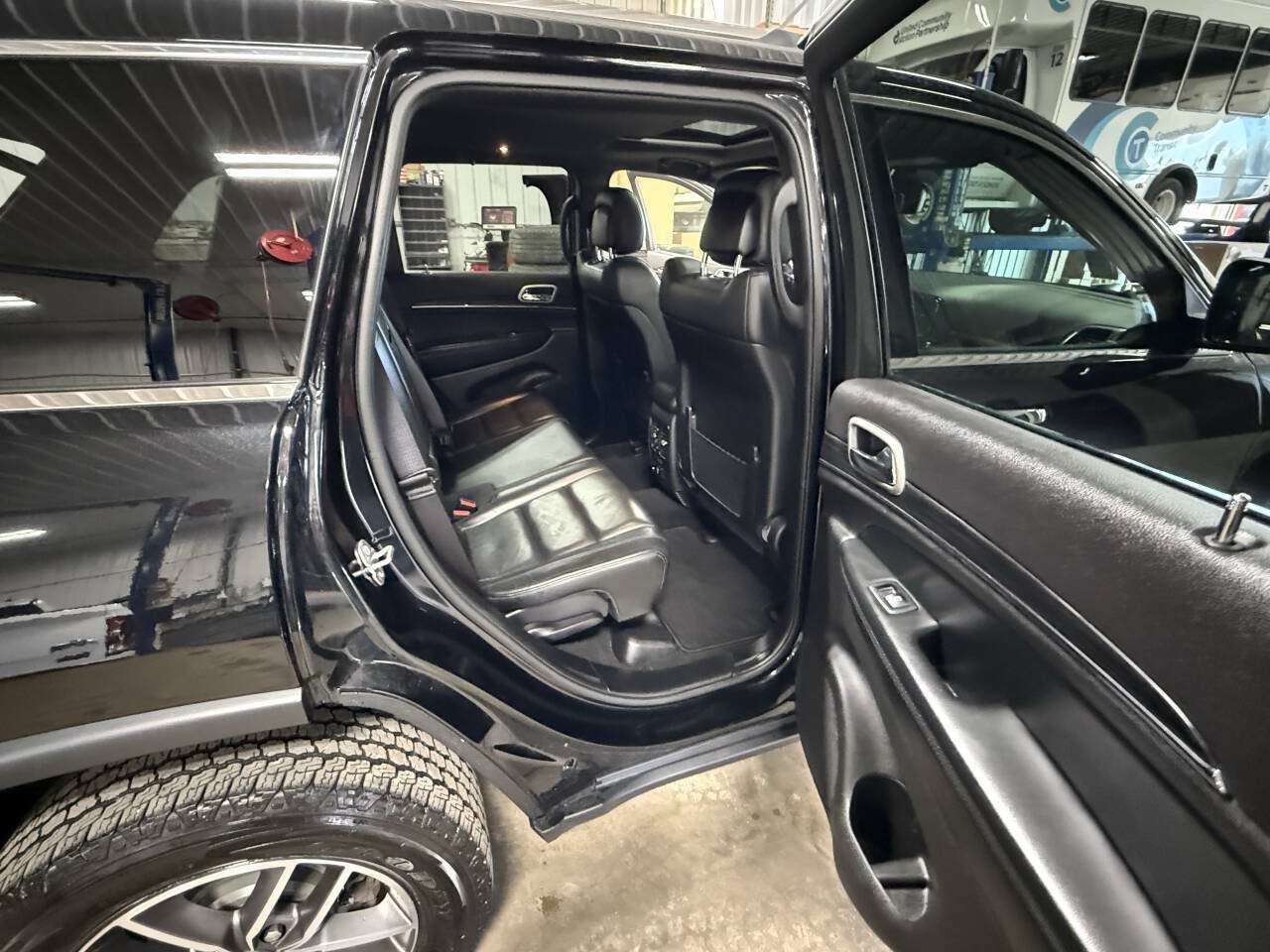 Used 2020 Jeep Grand Cherokee Limited AWD/4WD image 14