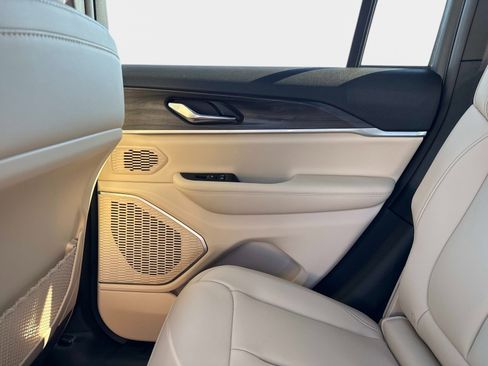 New 2026 Jeep Grand Cherokee Limited image 16