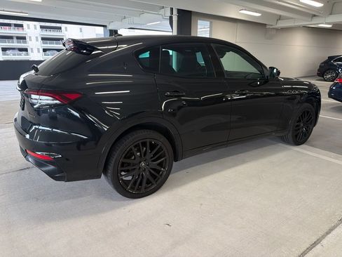 Used 2022 Maserati Levante Modena AWD/4WD image 3