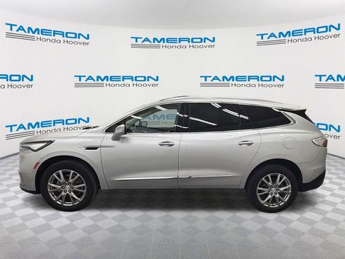 Used 2022 Buick Enclave Essence w/ Experience Buick Package FWD image 2