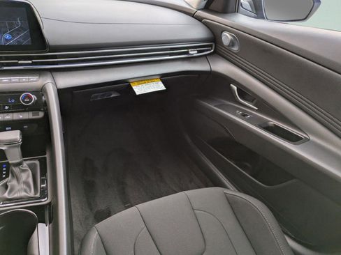 Certified 2025 Hyundai Elantra SEL image 15
