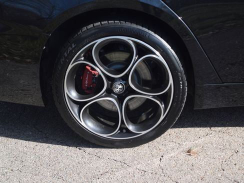 Used 2022 Alfa Romeo Giulia Veloce image 32