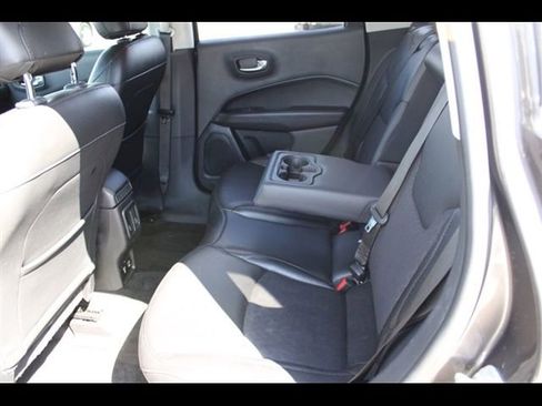 Used 2019 Jeep Compass Latitude FWD image 24