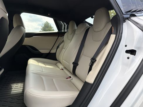 Used 2022 Tesla Model S AWD/4WD image 9