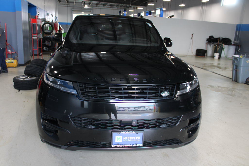 Used 2023 Land Rover Range Rover Sport SE AWD/4WD image 2