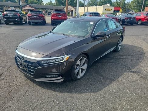 Used 2018 Honda Accord Touring image 2