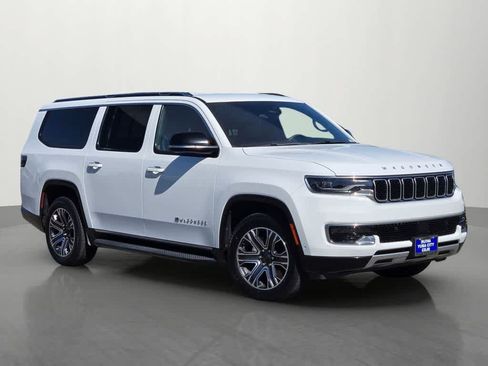 Used 2024 Jeep Wagoneer L Series II w/ Flexible Seating Group AWD/4WD image 8