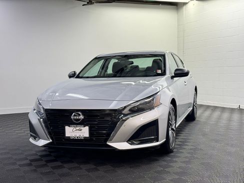 Used 2024 Nissan Altima 2.5 SV image 1