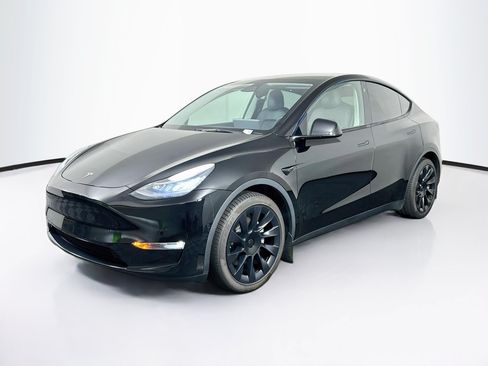Used 2022 Tesla Model Y Long Range AWD/4WD image 3