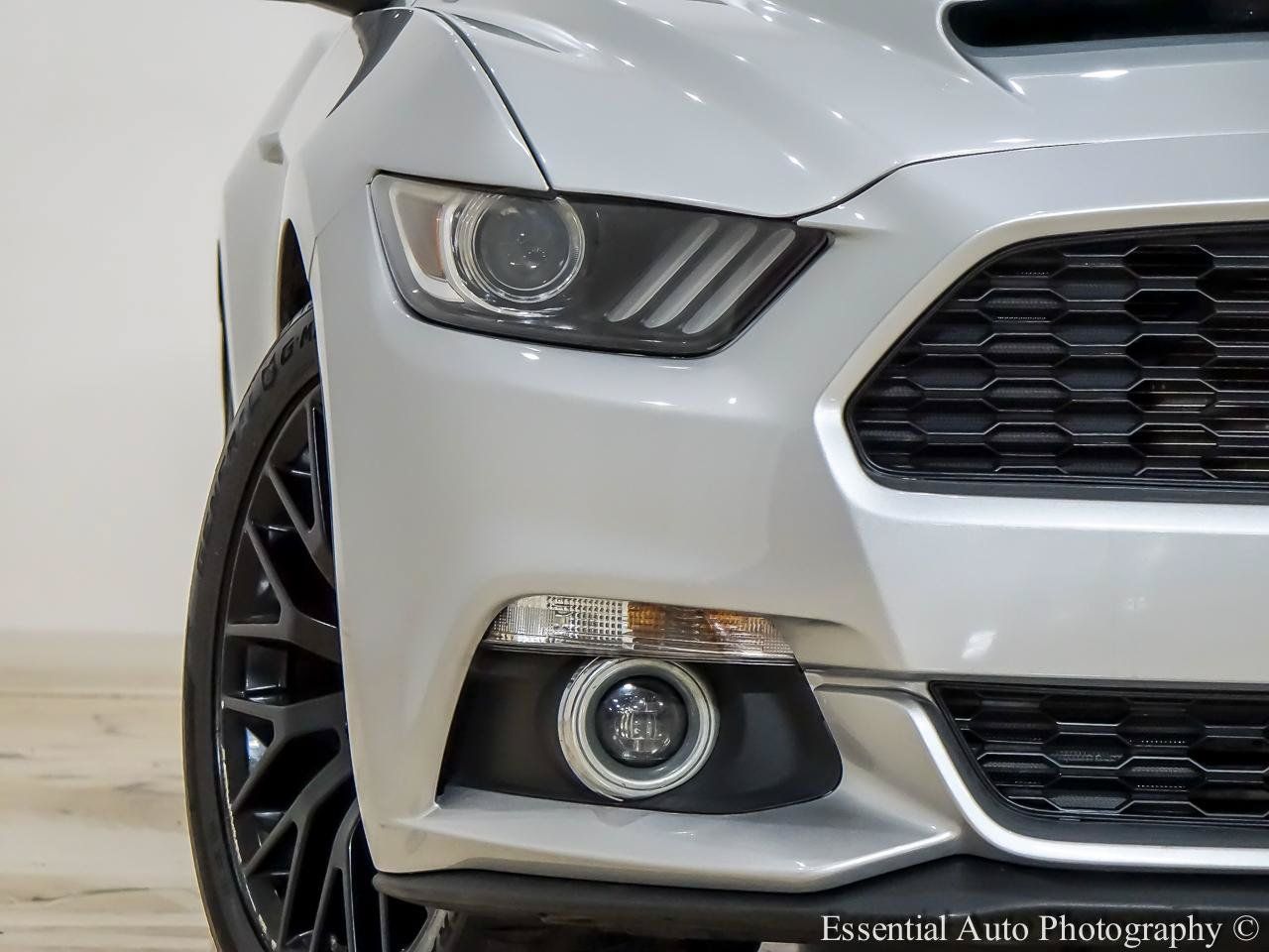 Used 2017 Ford Mustang Coupe RWD image 5
