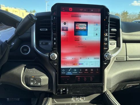 New 2026 RAM 2500 Laramie AWD/4WD image 12