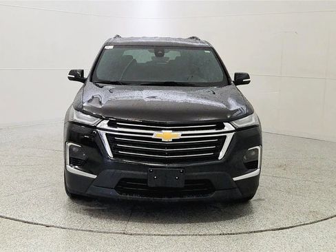 Used 2023 Chevrolet Traverse LT w/ Rear Camera Mirror Package AWD/4WD image 2