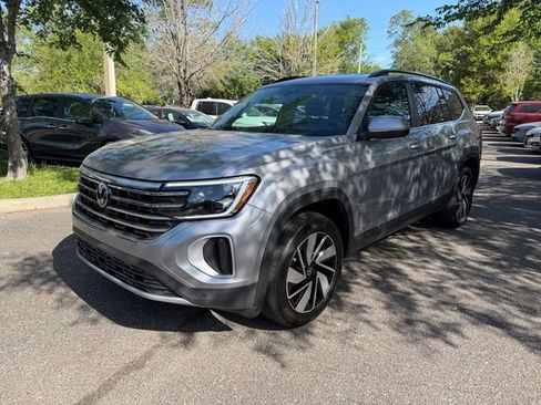 Used 2025 Volkswagen Atlas SE AWD/4WD image 3