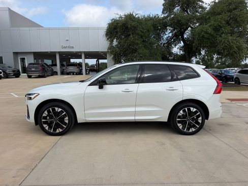 Certified 2026 Volvo XC60 B5 Plus AWD/4WD image 3