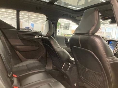 Used 2019 Volvo XC40 T5 Momentum AWD/4WD image 13