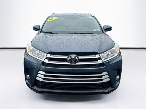 Used 2019 Toyota Highlander XLE AWD/4WD image 2
