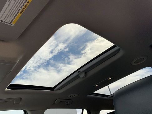 Used 2018 GMC Acadia SLT image 25