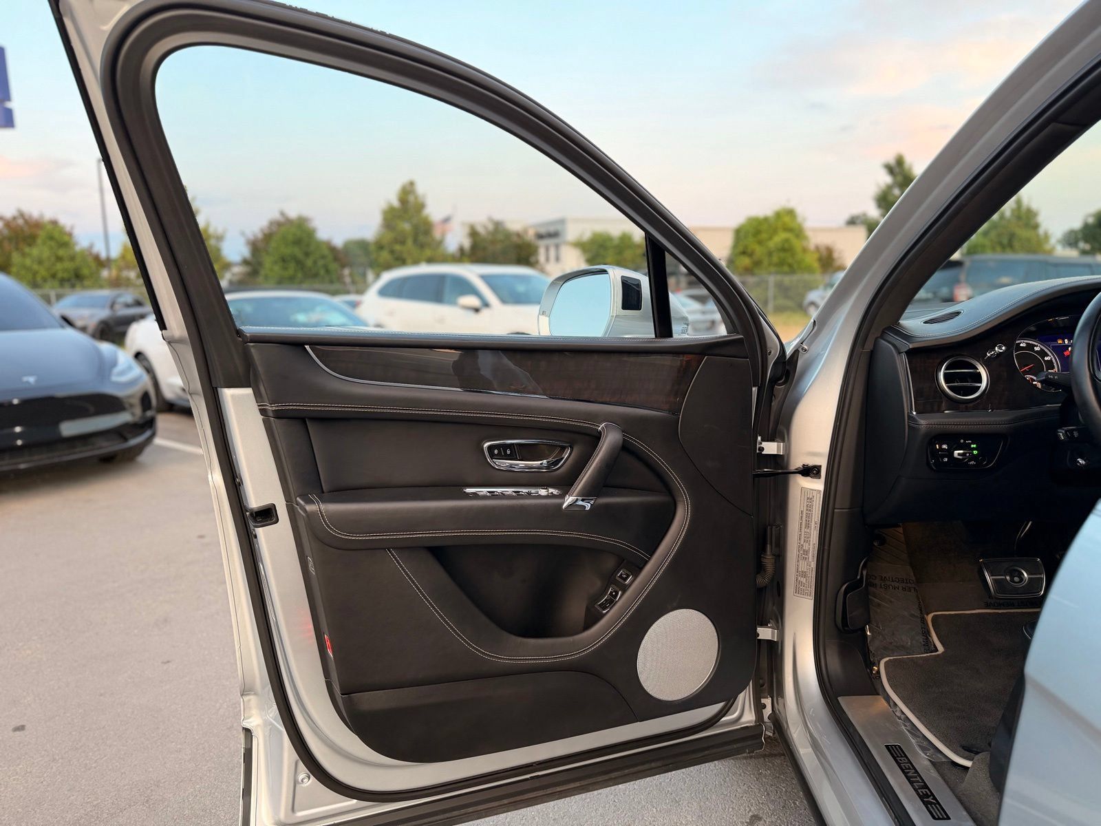 Used 2019 Bentley Bentayga AWD/4WD image 13