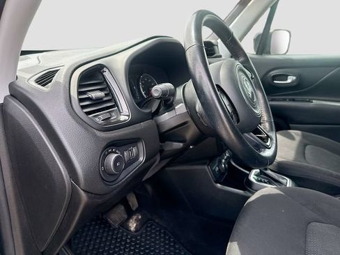 Used 2018 Jeep Renegade Altitude AWD/4WD image 10