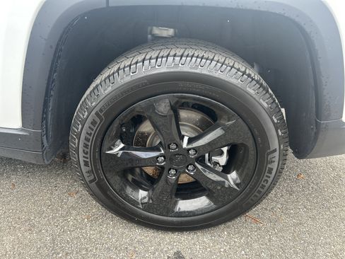 Certified 2023 Jeep Grand Cherokee L Limited w/ Black Appearance Package image 9