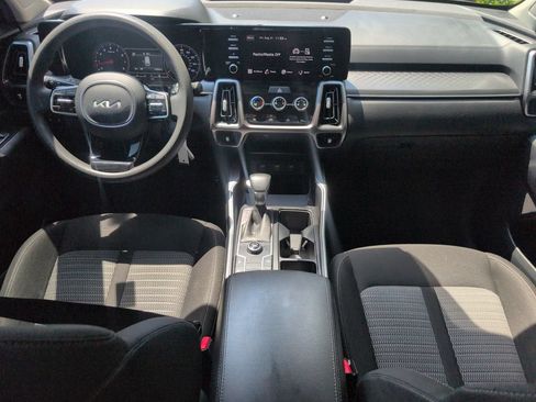 Used 2023 Kia Sorento LX FWD image 32