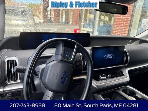 Used 2025 Ford Expedition Max Platinum image 9