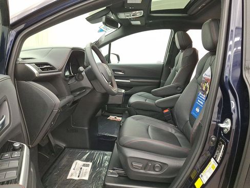 Used 2025 Toyota Sienna XSE image 17