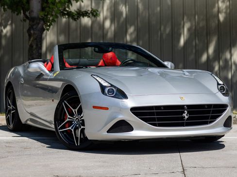 Used 2015 Ferrari California T image 5