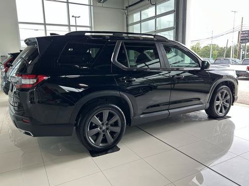 Used 2024 Honda Pilot Sport image 7