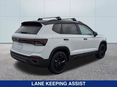 New 2025 Volkswagen Taos SE FWD image 5