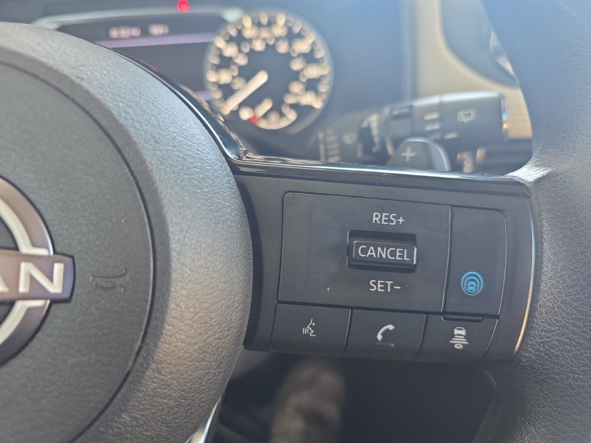 Used 2023 Nissan Rogue SV FWD image 17