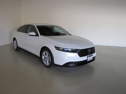 Certified 2025 Honda Accord LX image 3