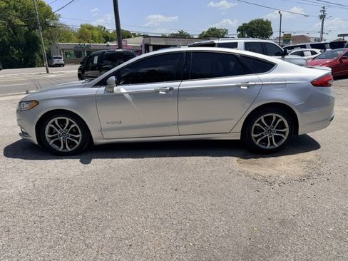 Used 2017 Ford Fusion SE w/ Equipment Group 601A FWD image 8