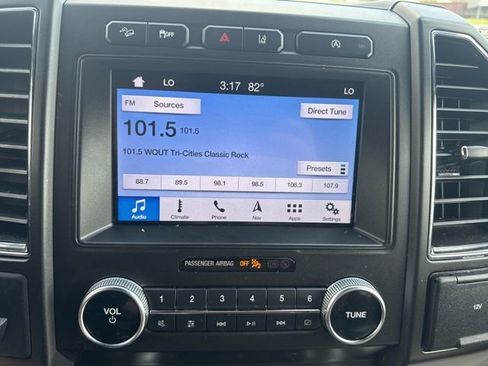Used 2019 Ford Expedition Limited w/ Equipment Group 301A AWD/4WD image 19