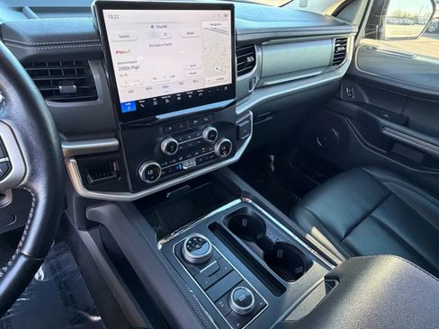 Used 2024 Ford Expedition Max XLT image 25
