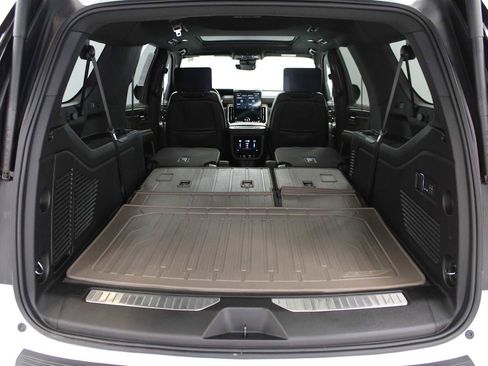 Used 2025 GMC Yukon XL Denali Ultimate w/ LPO, Floor Liner Package image 12