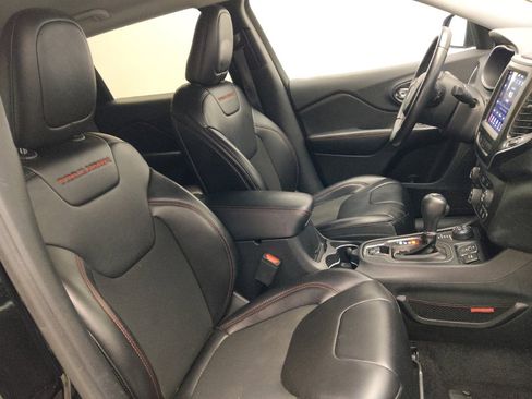 Used 2019 Jeep Cherokee Trailhawk image 21