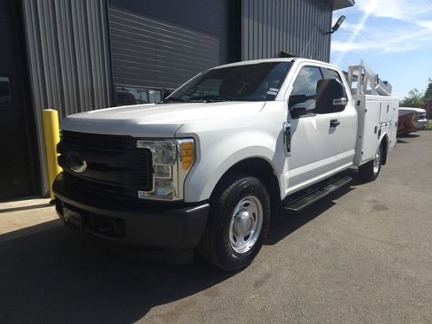 Used 2017 Ford F250 XL w/ Power Equipment Group RWD image 2