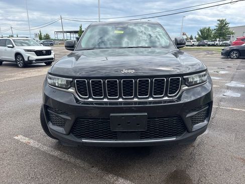 Used 2023 Jeep Grand Cherokee Laredo w/ Luxury Tech Group I AWD/4WD image 2