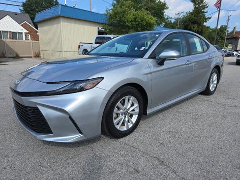 Used 2025 Toyota Camry LE FWD image 2