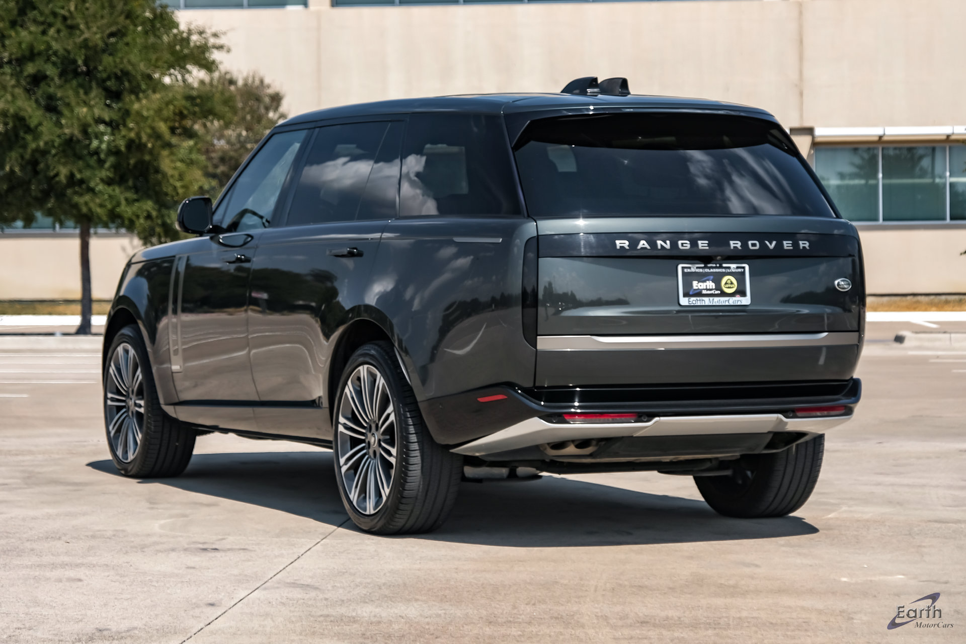 Used 2023 Land Rover Range Rover Long Wheelbase Autobiography AWD/4WD image 10