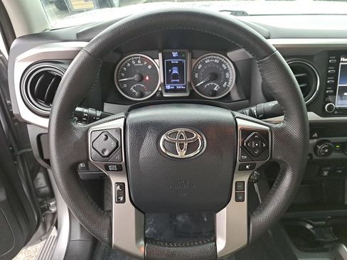 Certified 2020 Toyota Tacoma SR5 image 17